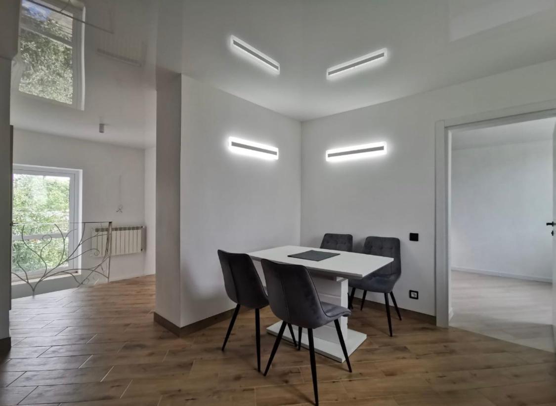 Apartamento Квартира Для Вас! Вул. Голинського, 8! Leópolis Exterior foto